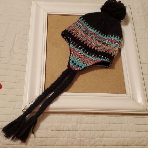 Black pompom & tassel hat - Picture 1 of 4